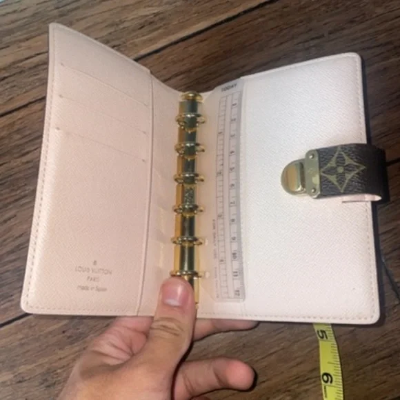 Louis Vuitton wallet agenda passport cover monogram LV koala pm pink interior - Picture 16 of 17